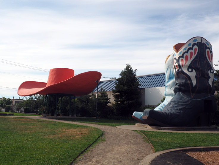Spotted on the Roadside Giant Hat and Boots • Mellzah