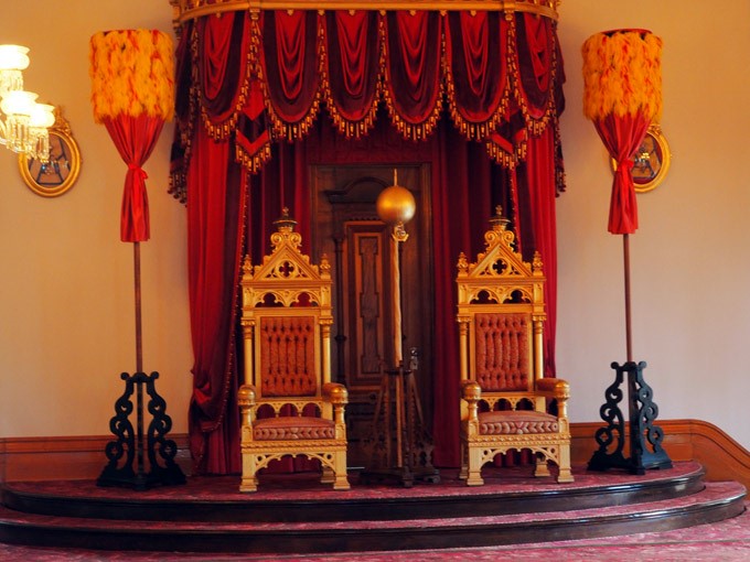 iolani throne room