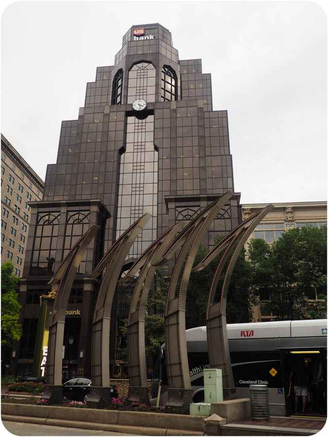Attractions Mellzah Page 4 If A City Happens To Build An Even Larger Outdoor Chandelier Cleveland S Can Be Called The World Largest Adjacent Building That
