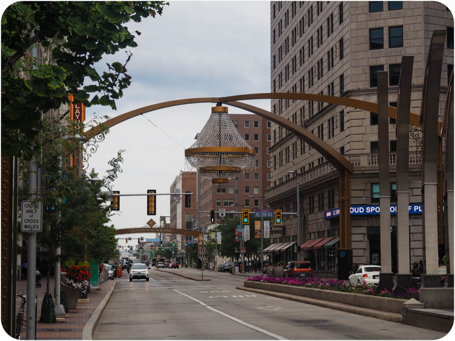 Mellzah Page 3 If A City Happens To Build An Even Larger Outdoor Chandelier Cleveland S Can Be Called The World Largest Adjacent Building That